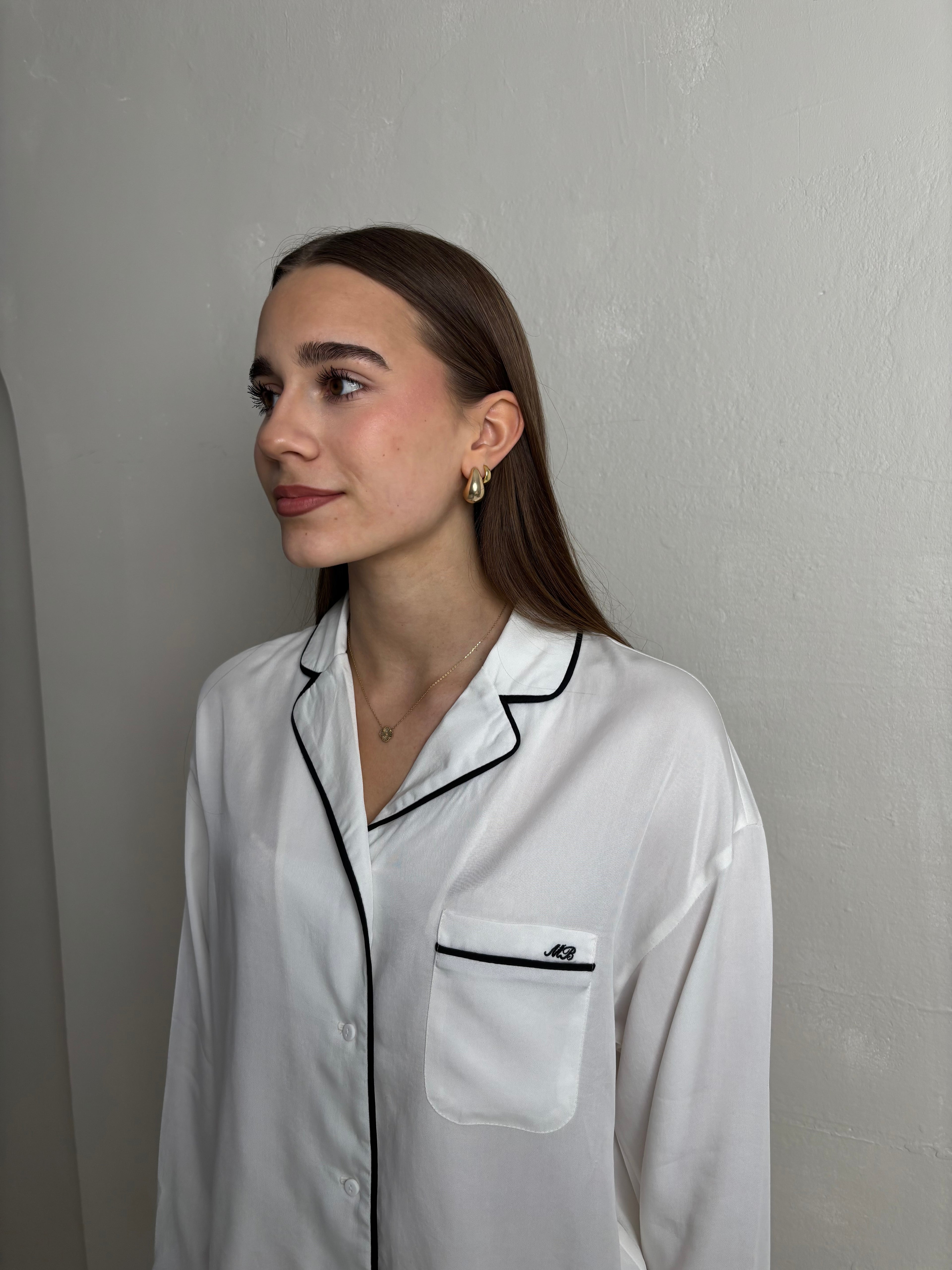 PERSONALIZOWANA BIAŁA PIŻAMA Z INICJAŁAMI LILY