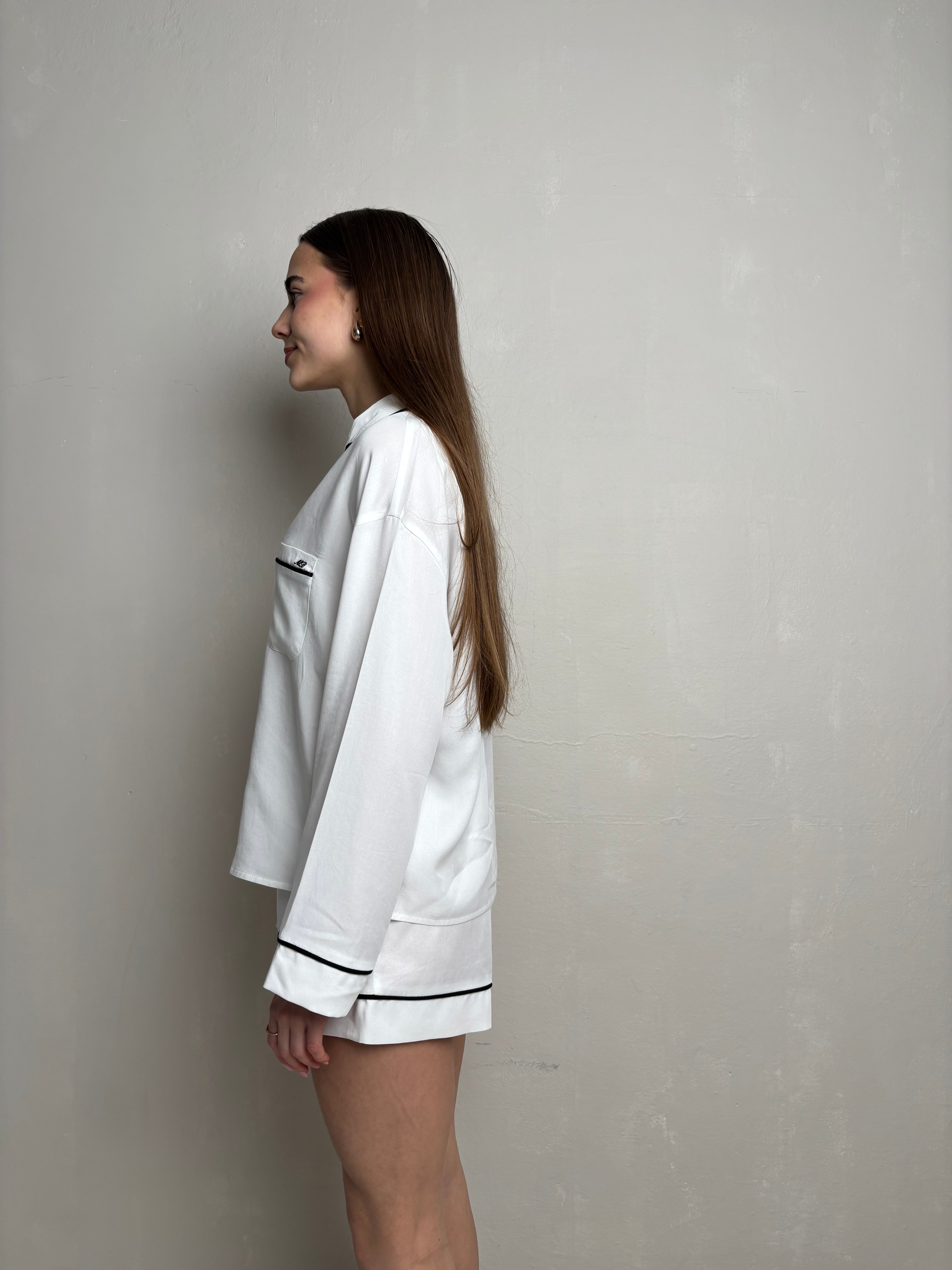 PERSONALIZOWANA BIAŁA PIŻAMA Z INICJAŁAMI LILY