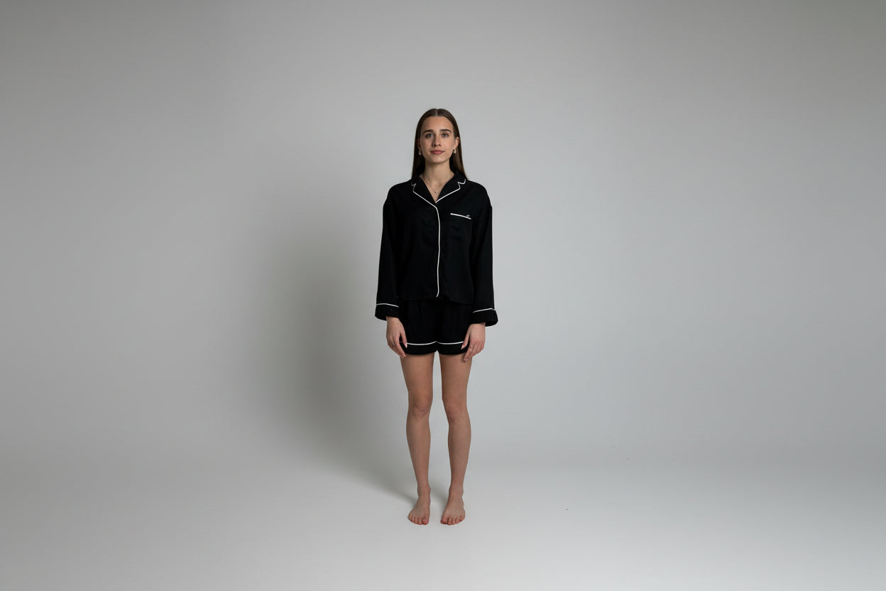 PERSONALIZOWANA CZARNA PIŻAMA Z SHORTAMI LILY